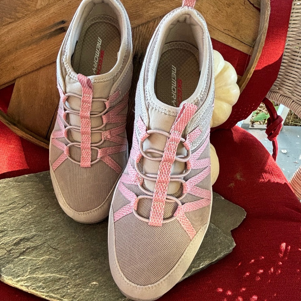 Woman’s Comfertable size 8 Sketcher Hiker/walker Memory Foam